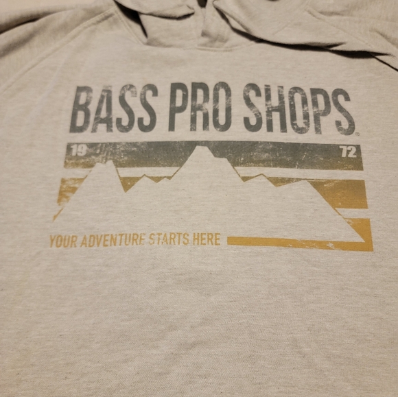 Like New XL Bass Pro Shops Light Heathered Tan Hoodie with Mountain Graphic - Picture 2 of 4